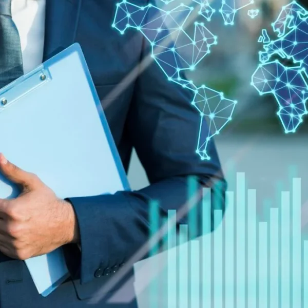 Close up hand holding clipboard 1024x683 1 600x600