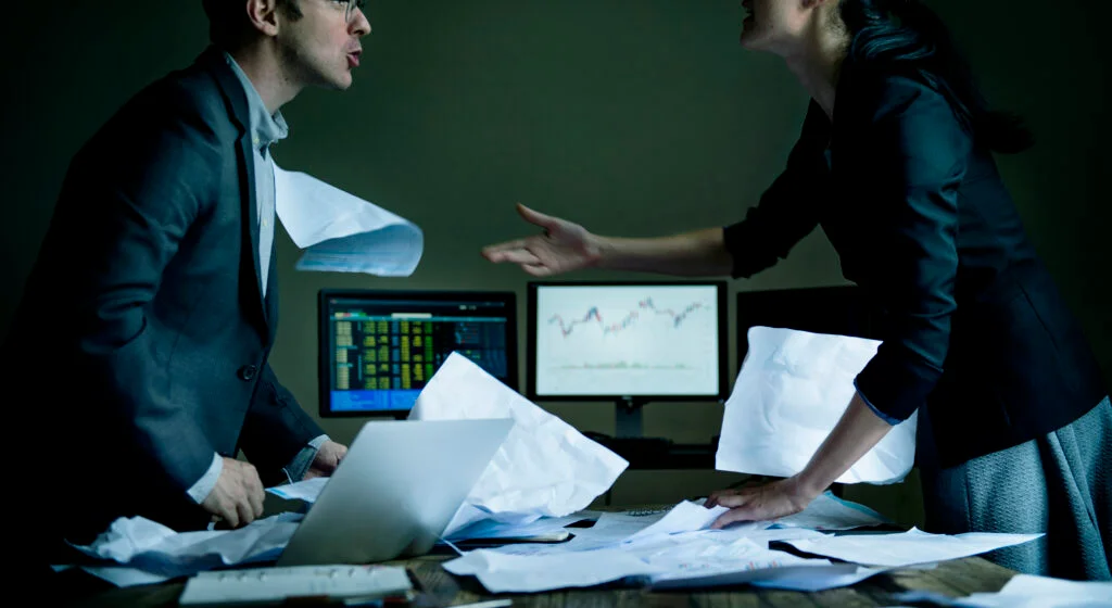 Colleagues disagreeing meeting 1024x560 1