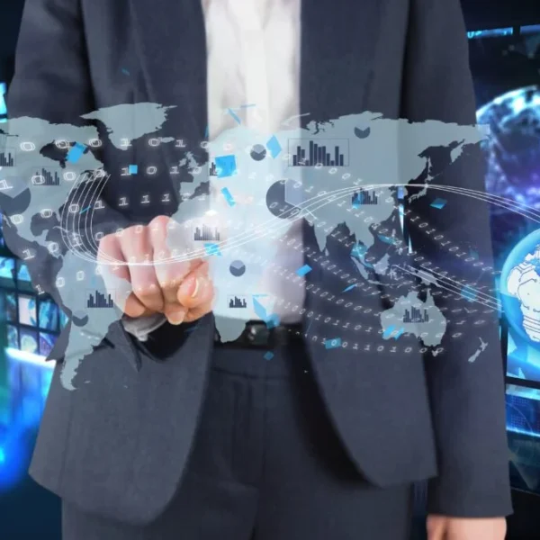 Man playing virtual reality map 1024x683 1 600x600